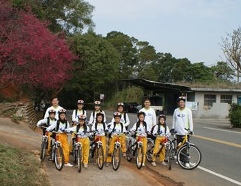 I.銀行山櫻花與公車站