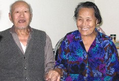Grandpa Chen and grandma Shih are always holding their hands together.