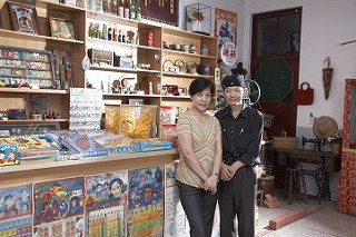 The picture of Mr. Jiang and Mrs. Jiang.