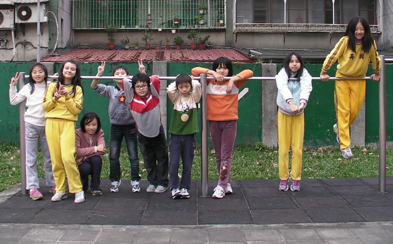 Team picture on the playground of Wu Xing Primary School