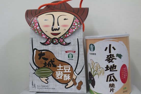 Dacheng Township Farmer’s Association developed distinctive sweet potato chips and potato wheat cake with local ingredients.